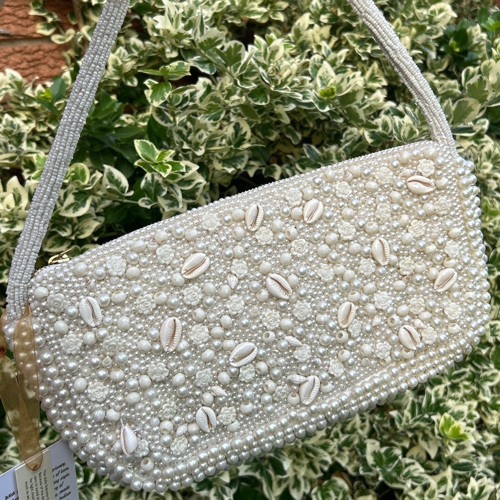 TikTok-Viral White Beaded Shell Bag – Perfect for Brides or Beach Vibes